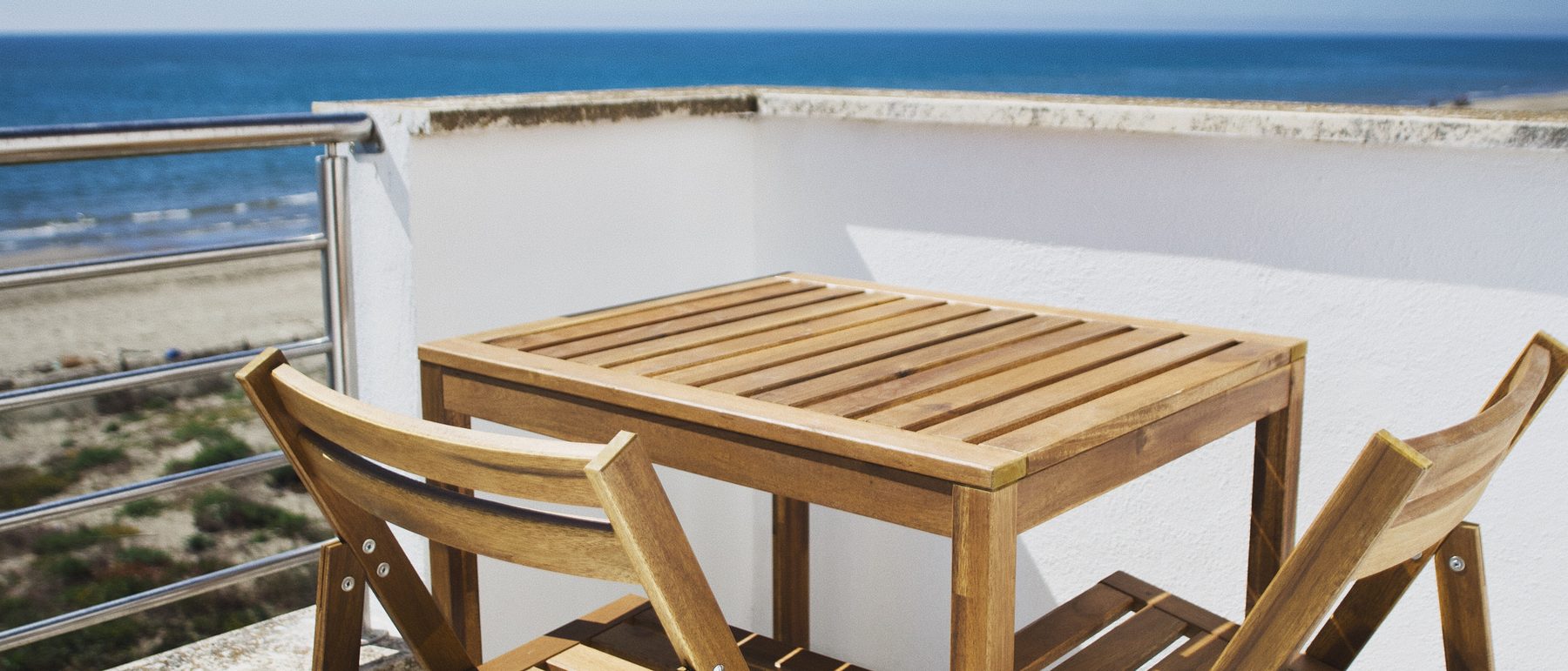 Il balcone sul mare dell’Albariño — tavolino per due